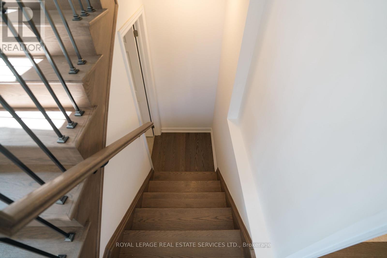 












3930 LEONARDO STREET

,
Burlington,




Ontario
L7M0Z8

