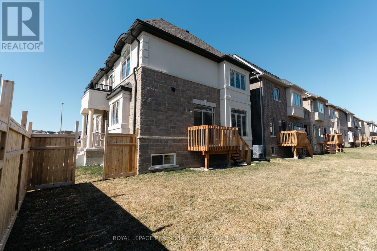 












3930 LEONARDO STREET

,
Burlington,




Ontario
L7M0Z8

