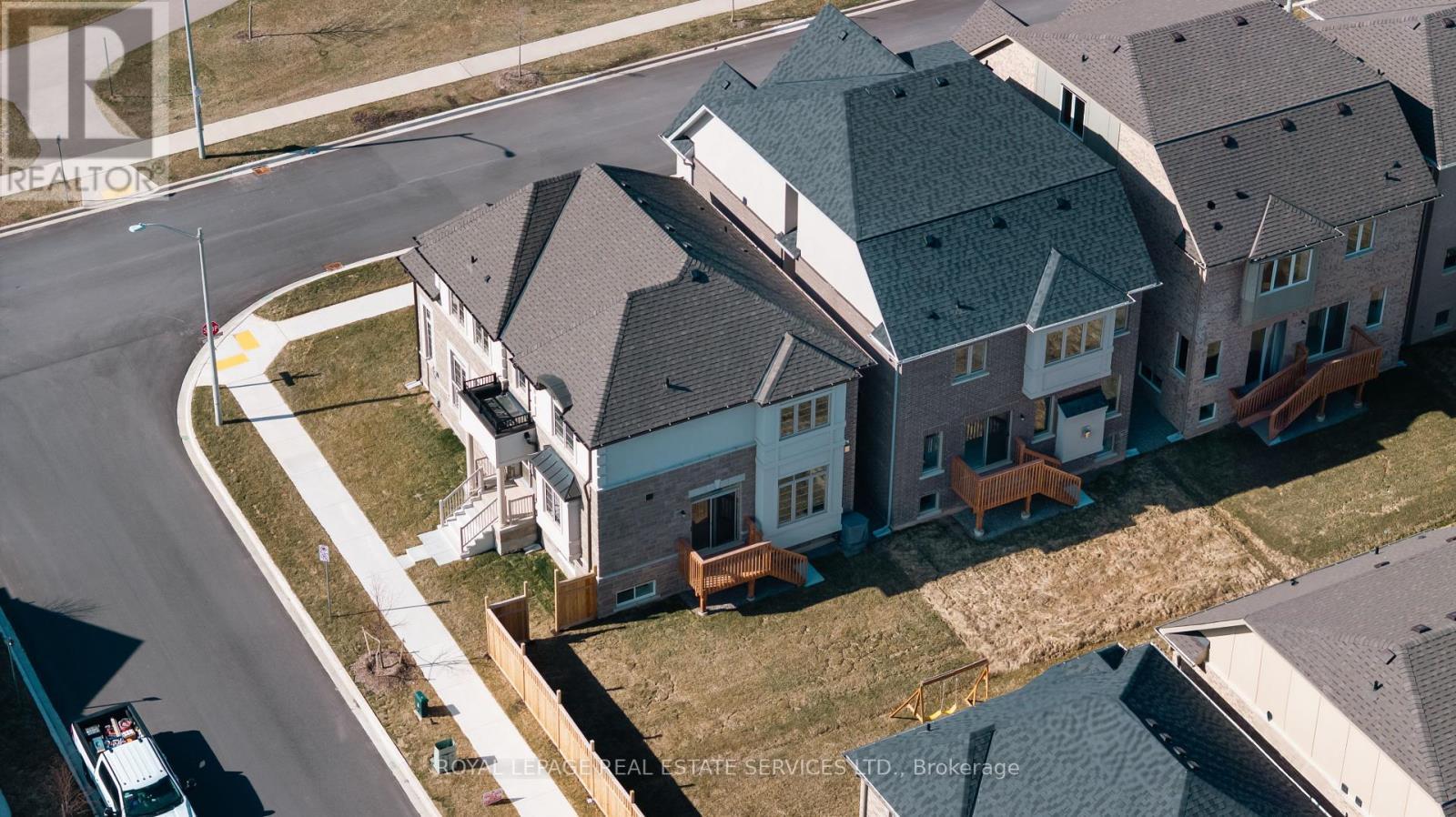 












3930 LEONARDO STREET

,
Burlington,




Ontario
L7M0Z8

