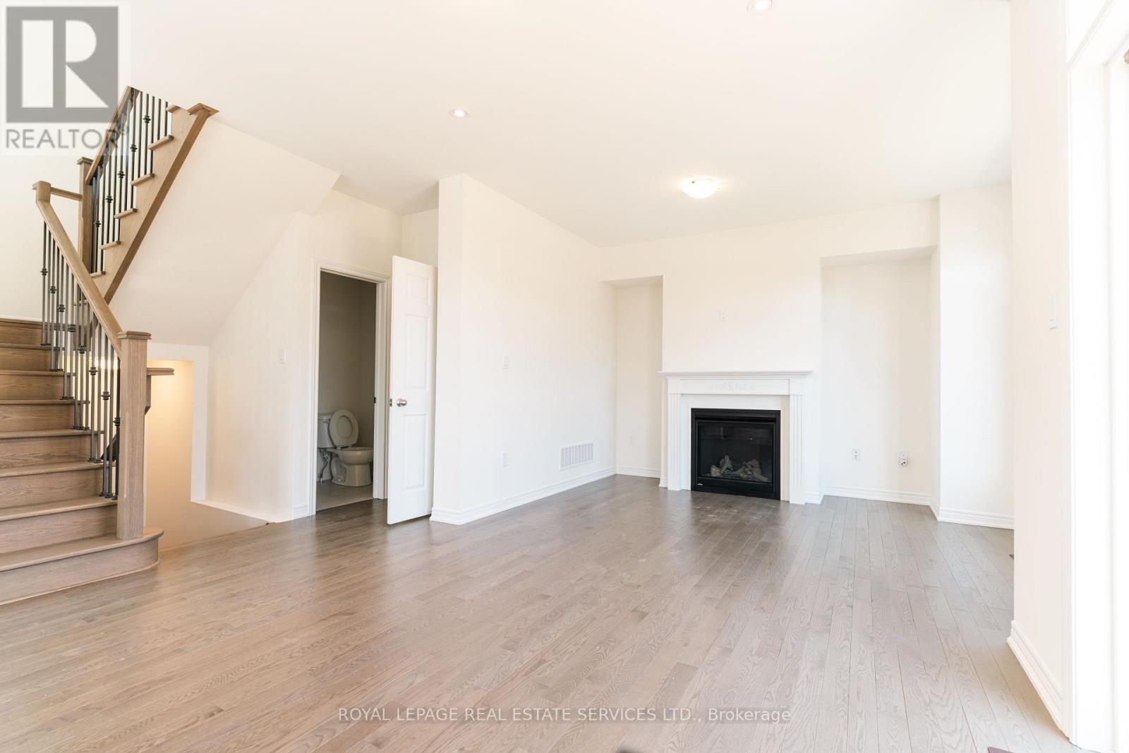 












3930 LEONARDO STREET

,
Burlington,




Ontario
L7M0Z8

