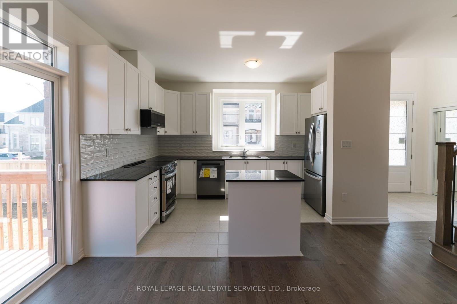 












3930 LEONARDO STREET

,
Burlington,




Ontario
L7M0Z8

