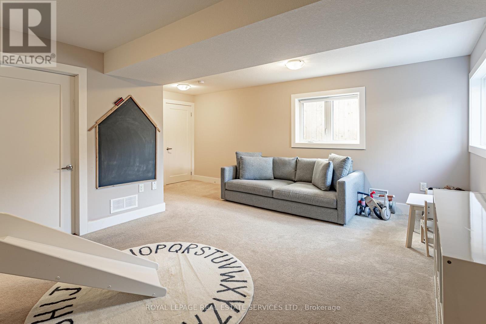 












755 FREEPORT STREET

,
London North,




Ontario
N6G5B1

