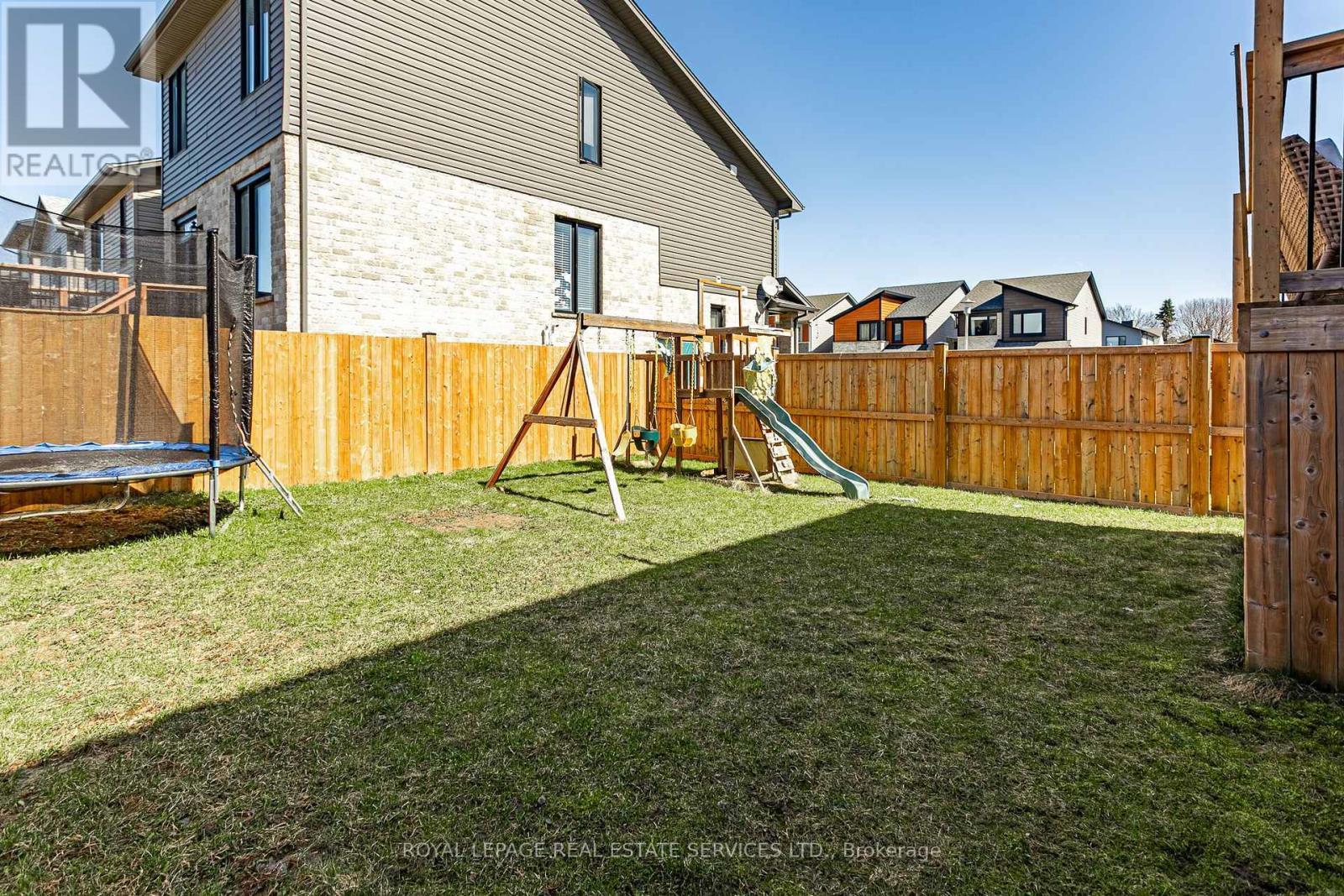 












755 FREEPORT STREET

,
London North,




Ontario
N6G5B1

