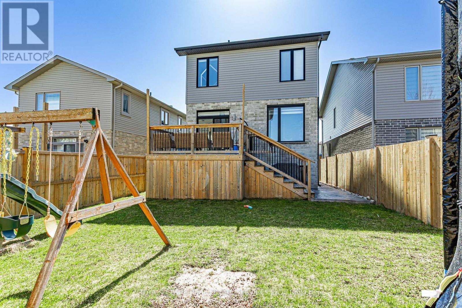 












755 FREEPORT STREET

,
London North,




Ontario
N6G5B1

