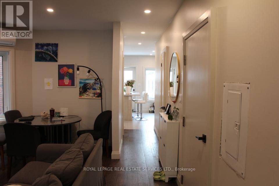 












966 COLLEGE STREET

,
Toronto,




Ontario
M6H1A5


