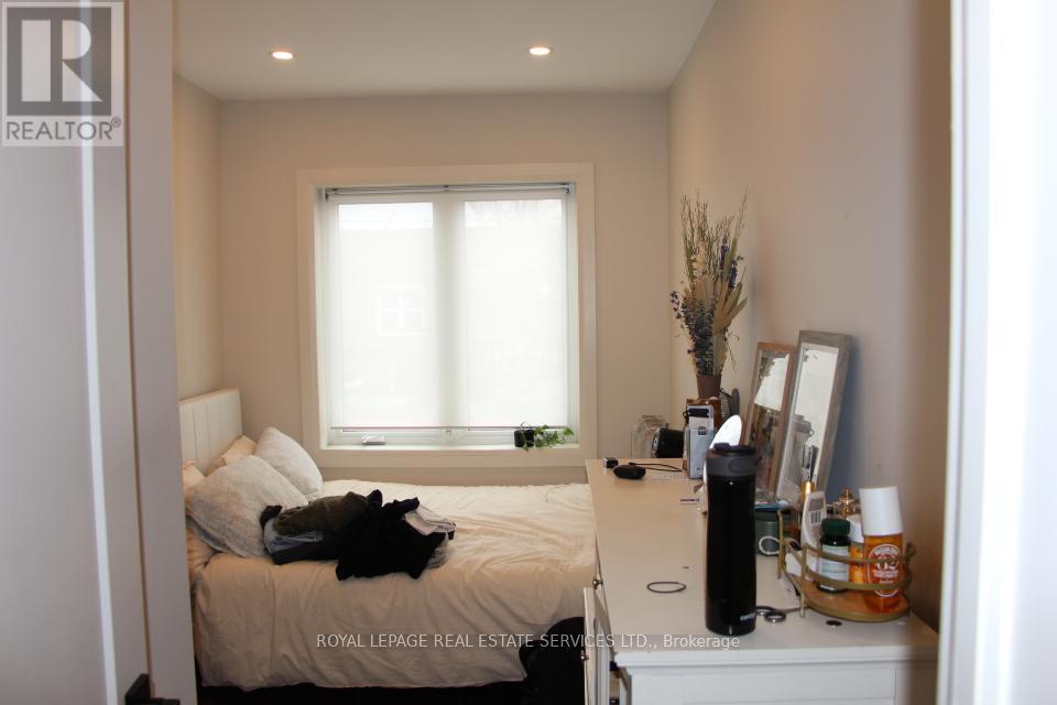












966 COLLEGE STREET

,
Toronto,




Ontario
M6H1A5

