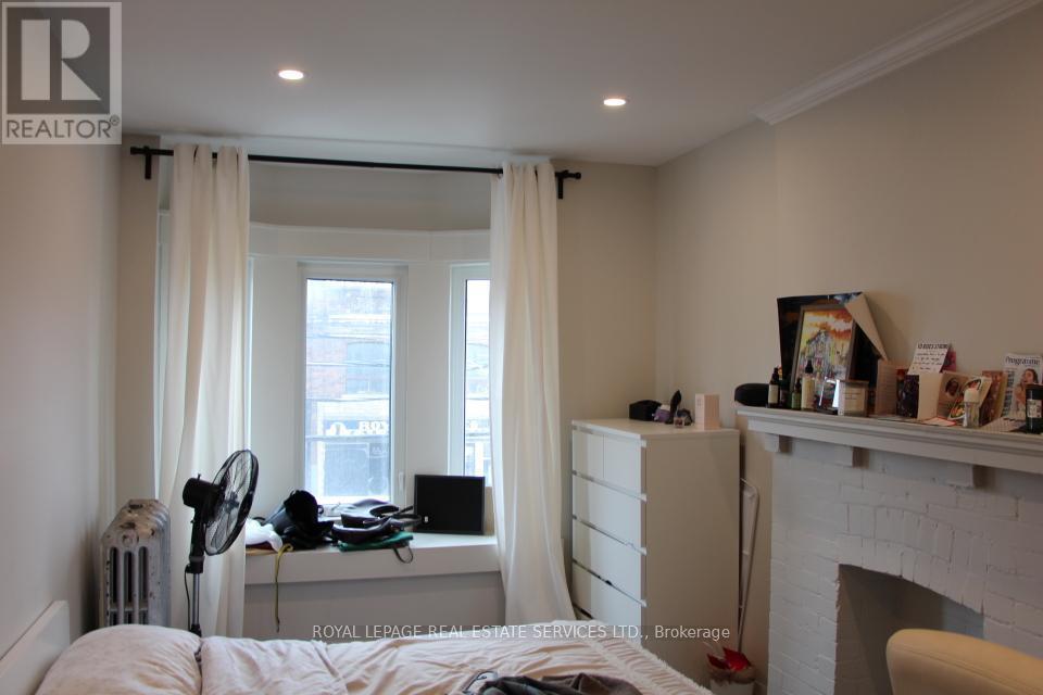 












966 COLLEGE STREET

,
Toronto,




Ontario
M6H1A5

