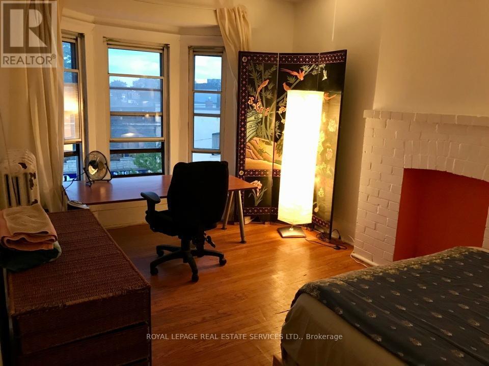 












966 COLLEGE STREET

,
Toronto,




Ontario
M6H1A5

