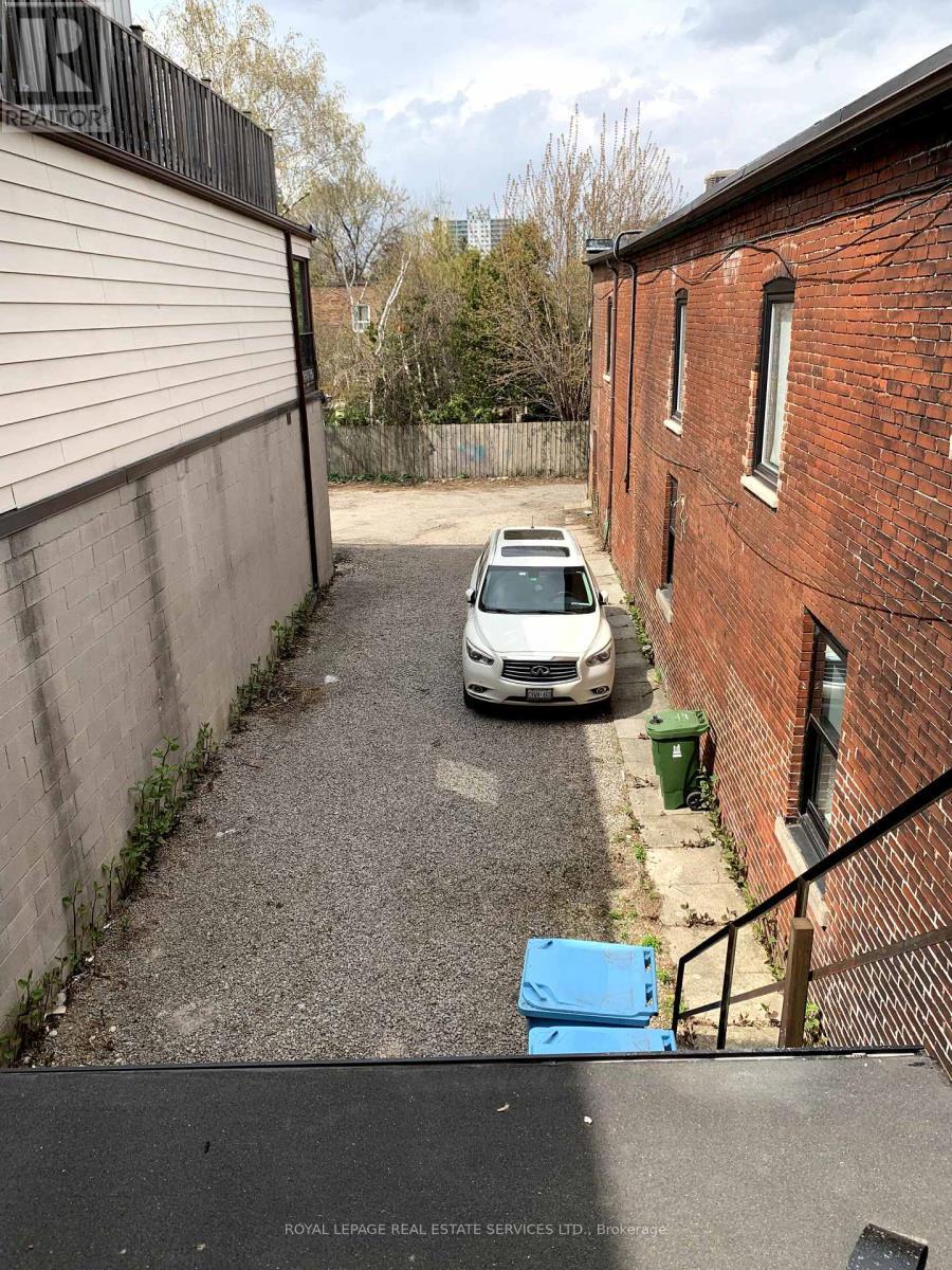 












966 COLLEGE STREET

,
Toronto,




Ontario
M6H1A5

