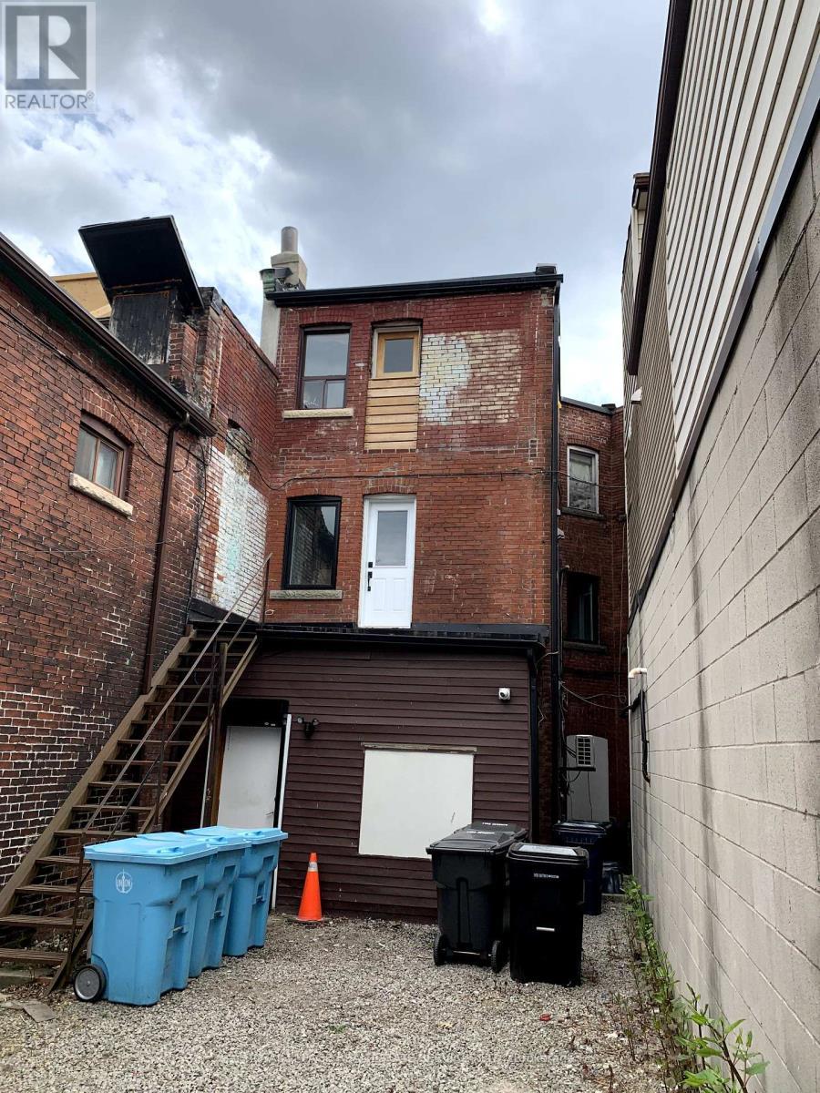 












966 COLLEGE STREET

,
Toronto,




Ontario
M6H1A5

