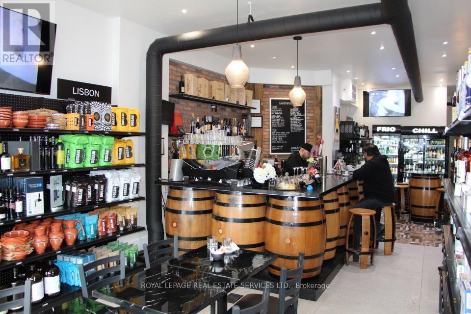 












966 COLLEGE STREET

,
Toronto,




Ontario
M6H1A5

