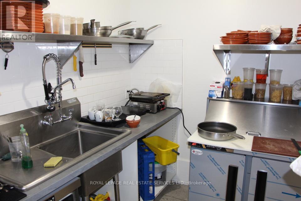 












966 COLLEGE STREET

,
Toronto,




Ontario
M6H1A5

