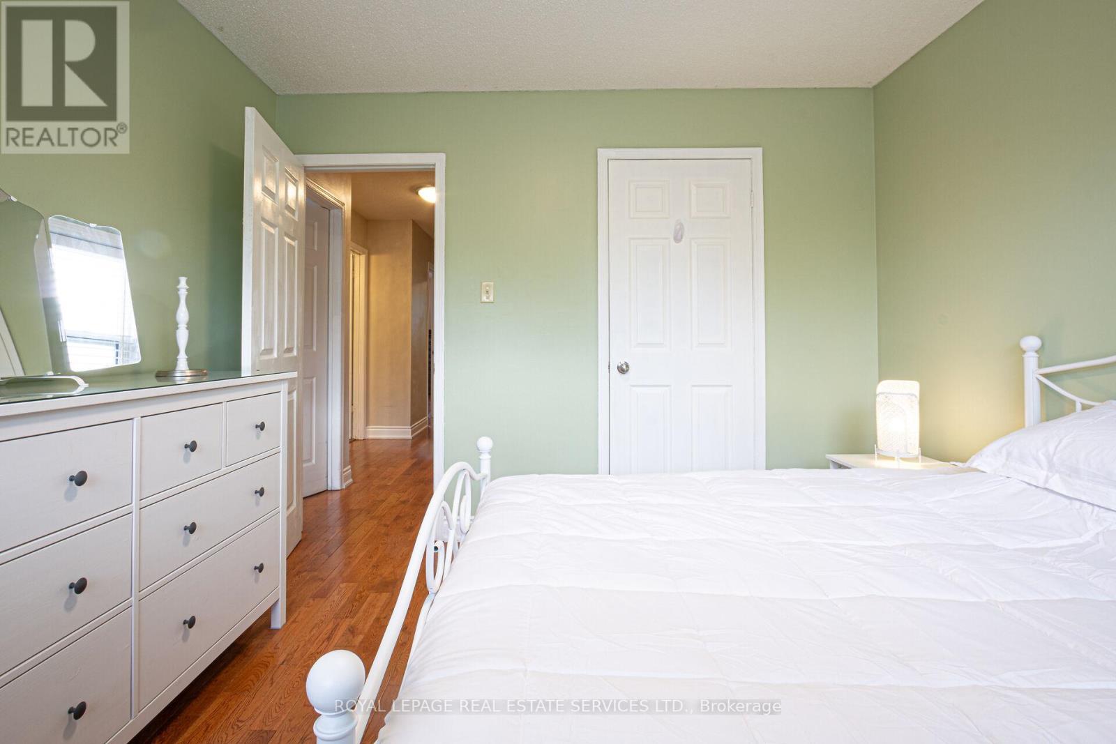 












1536 KIRKROW CRESCENT

,
Mississauga,




Ontario
L5M3Y8


