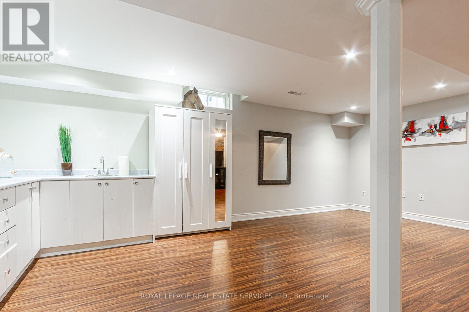 












1536 KIRKROW CRESCENT

,
Mississauga,




Ontario
L5M3Y8

