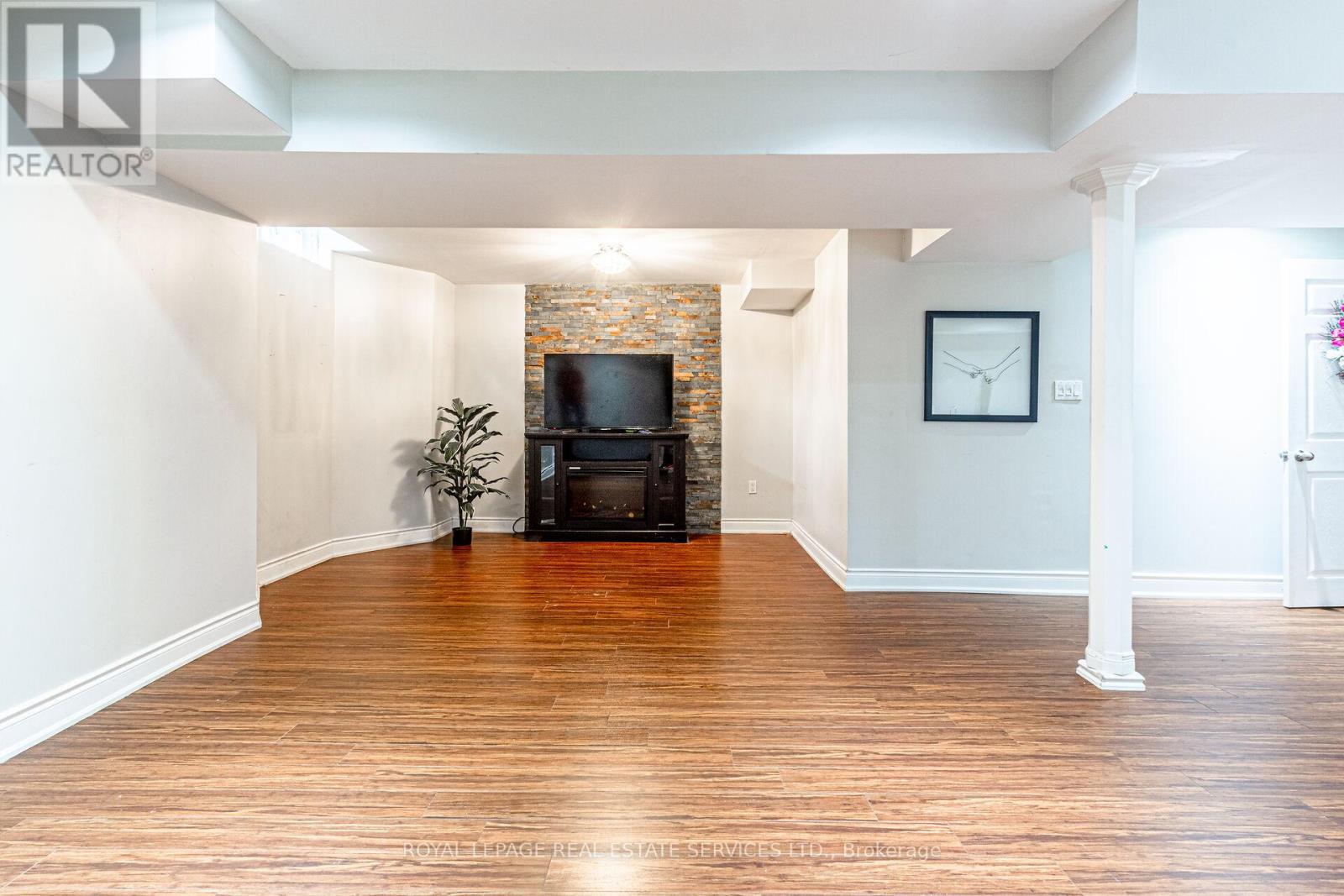 












1536 KIRKROW CRESCENT

,
Mississauga,




Ontario
L5M3Y8

