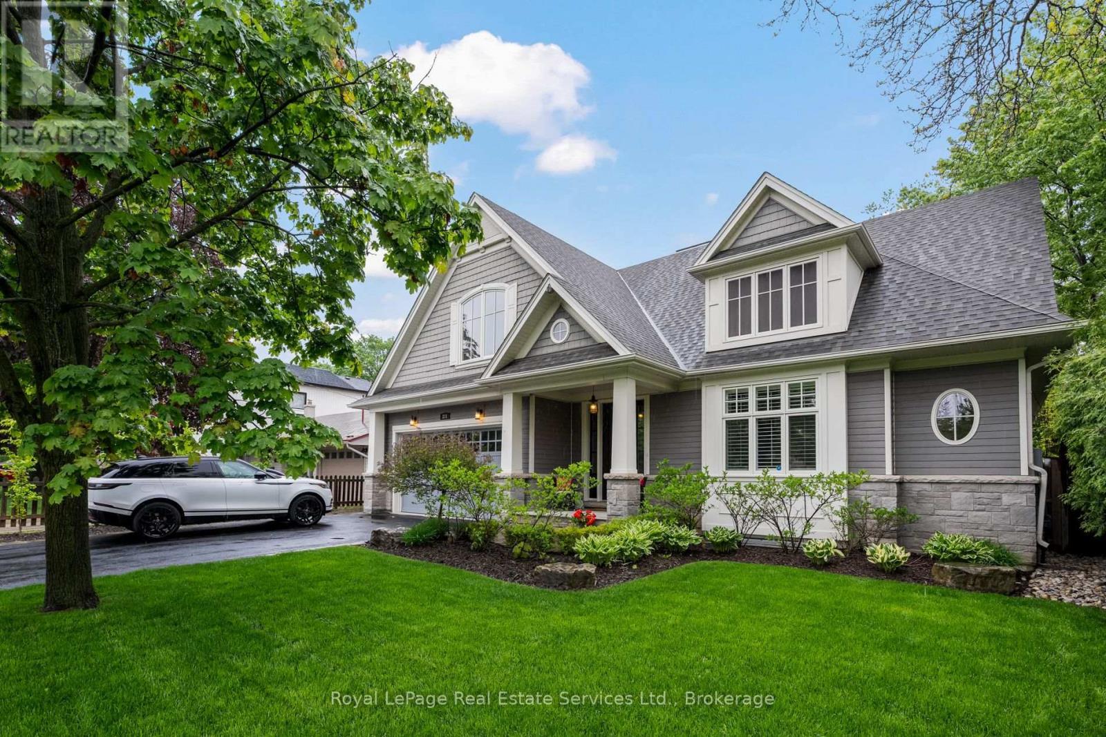 












231 CHERRYHILL ROAD

,
Oakville (BR Bronte),




Ontario
L6L3E3

