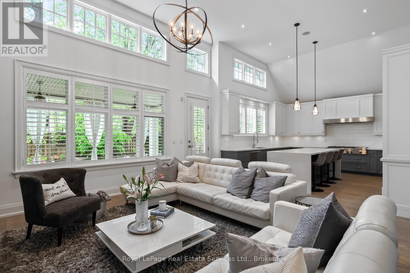 












231 CHERRYHILL ROAD

,
Oakville (BR Bronte),




Ontario
L6L3E3

