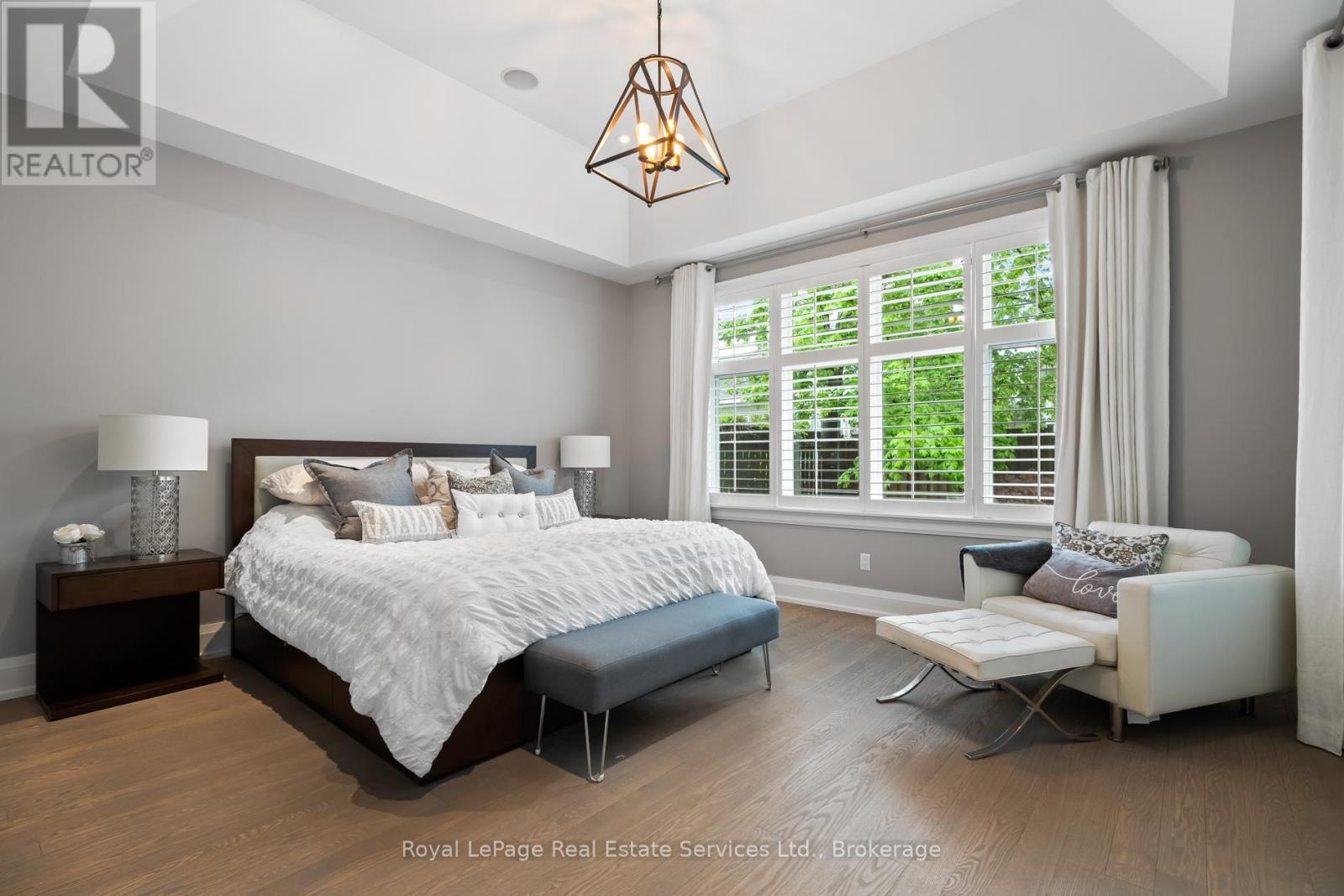 












231 CHERRYHILL ROAD

,
Oakville (BR Bronte),




Ontario
L6L3E3


