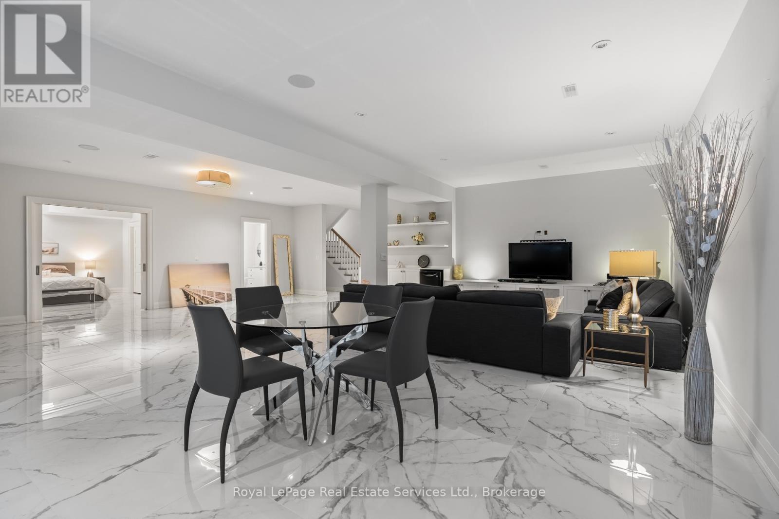 












231 CHERRYHILL ROAD

,
Oakville (BR Bronte),




Ontario
L6L3E3

