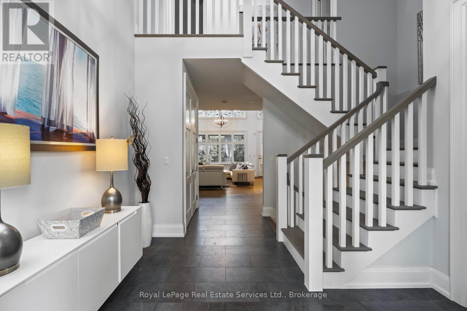 












231 CHERRYHILL ROAD

,
Oakville (BR Bronte),




Ontario
L6L3E3

