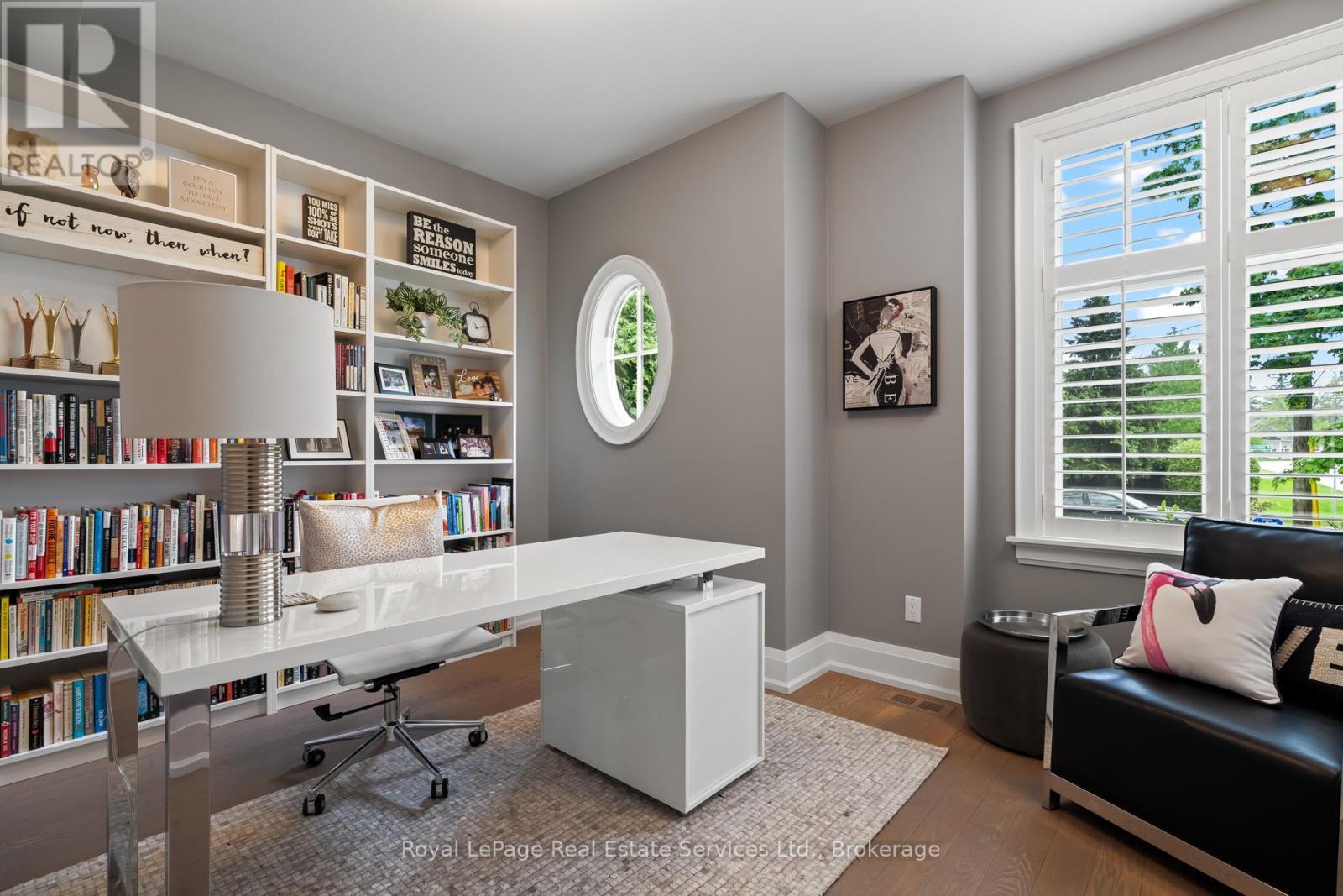 












231 CHERRYHILL ROAD

,
Oakville (BR Bronte),




Ontario
L6L3E3

