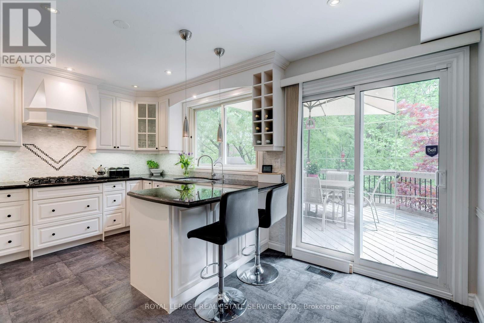 












3282 VICTORIA STREET

,
Oakville,




Ontario
L6L5R3

