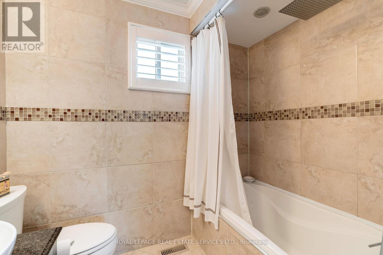 












3282 VICTORIA STREET

,
Oakville,




Ontario
L6L5R3

