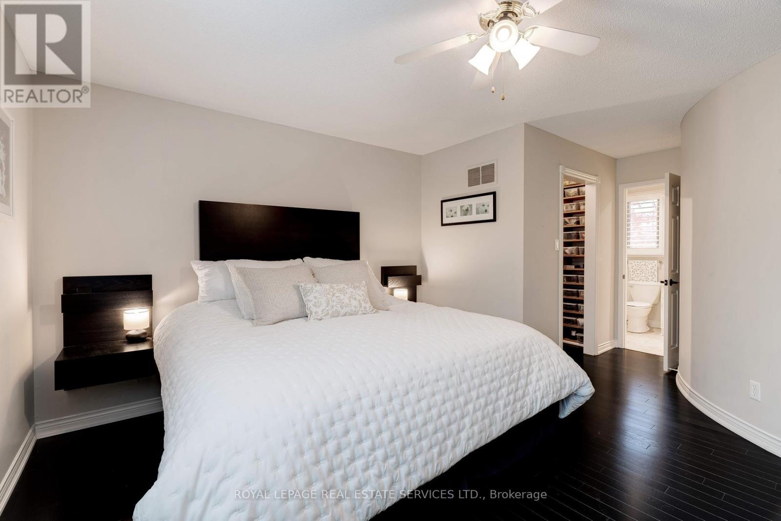 












3282 VICTORIA STREET

,
Oakville,




Ontario
L6L5R3

