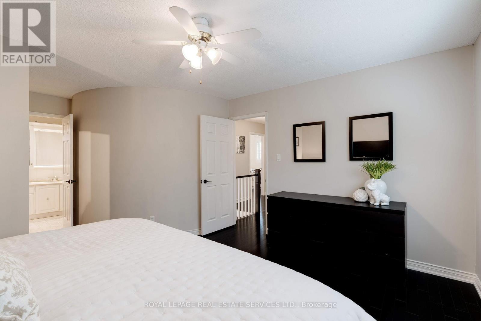 












3282 VICTORIA STREET

,
Oakville,




Ontario
L6L5R3

