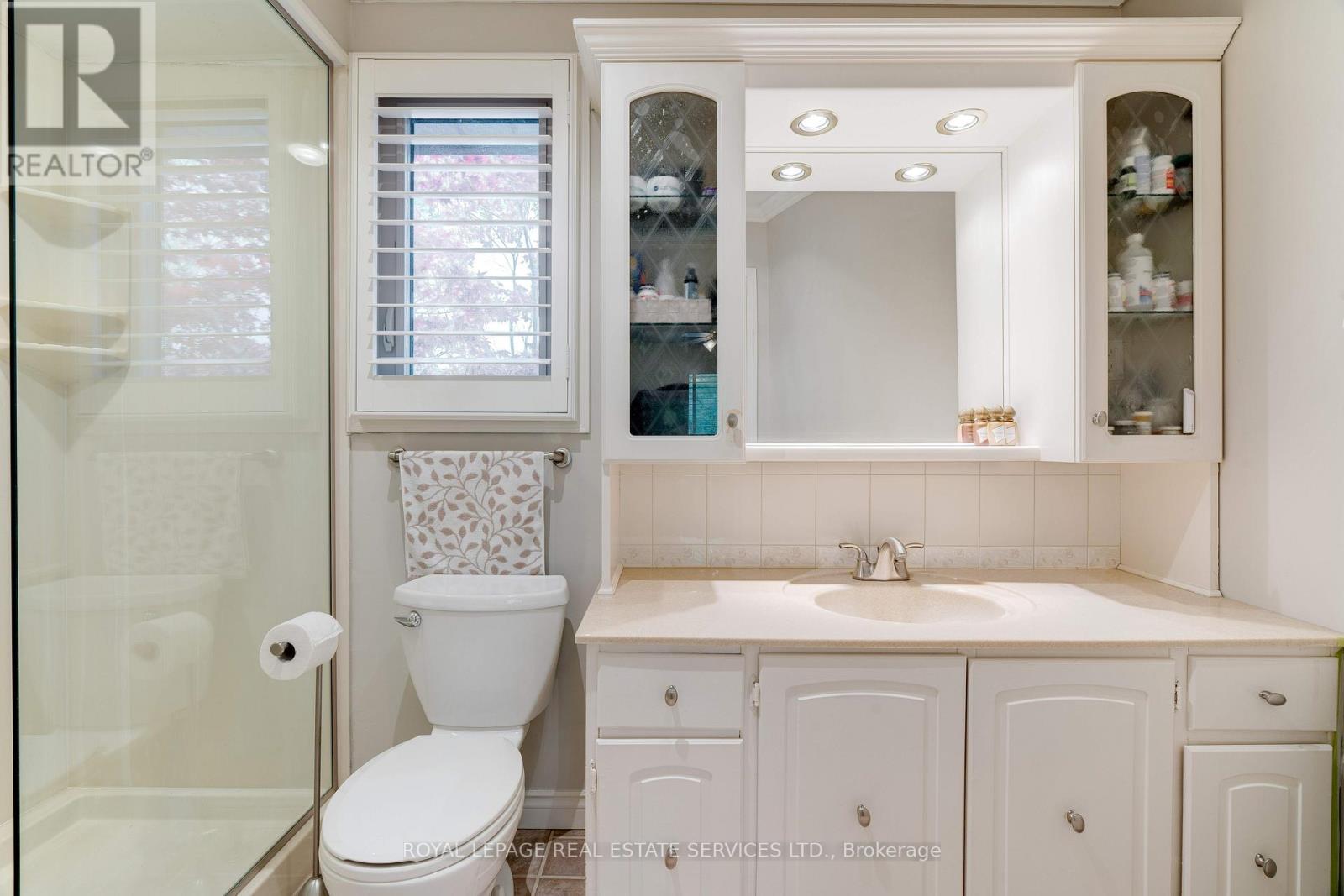 












3282 VICTORIA STREET

,
Oakville,




Ontario
L6L5R3

