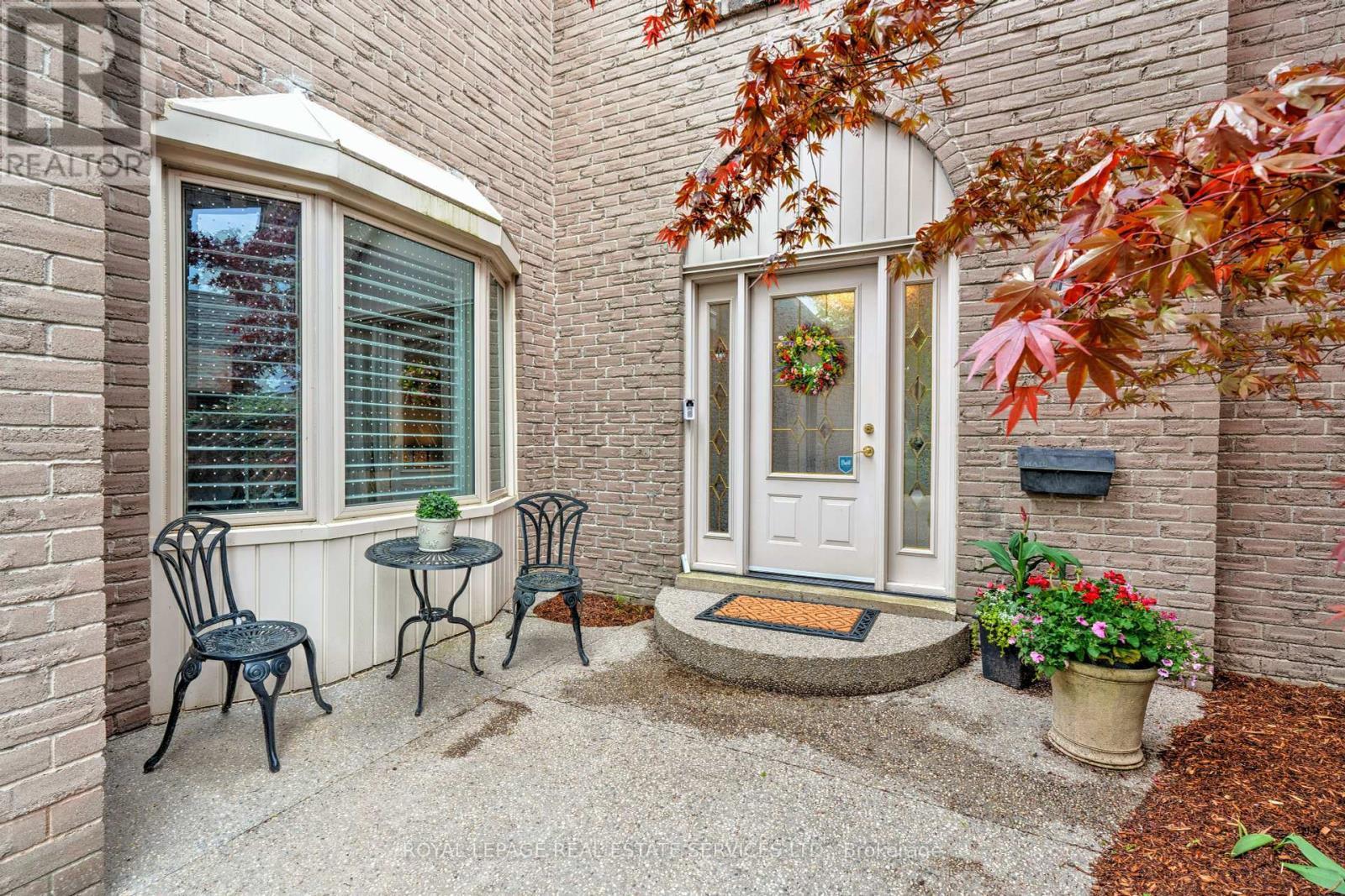 












3282 VICTORIA STREET

,
Oakville,




Ontario
L6L5R3

