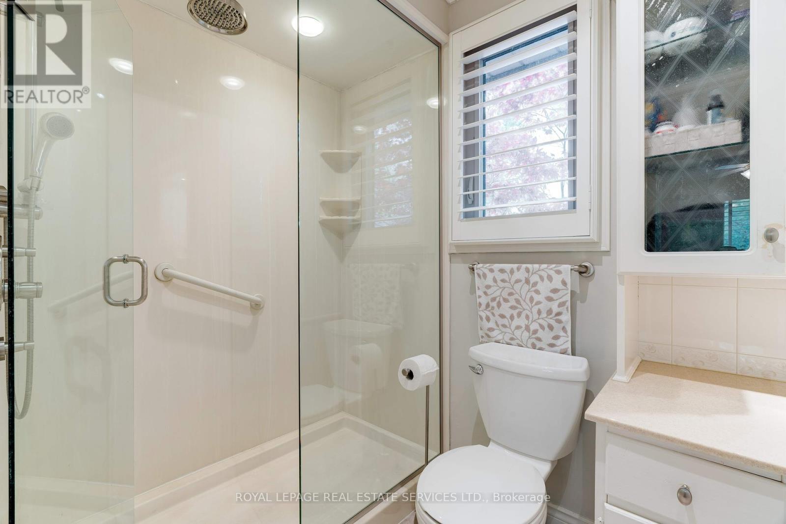 












3282 VICTORIA STREET

,
Oakville,




Ontario
L6L5R3

