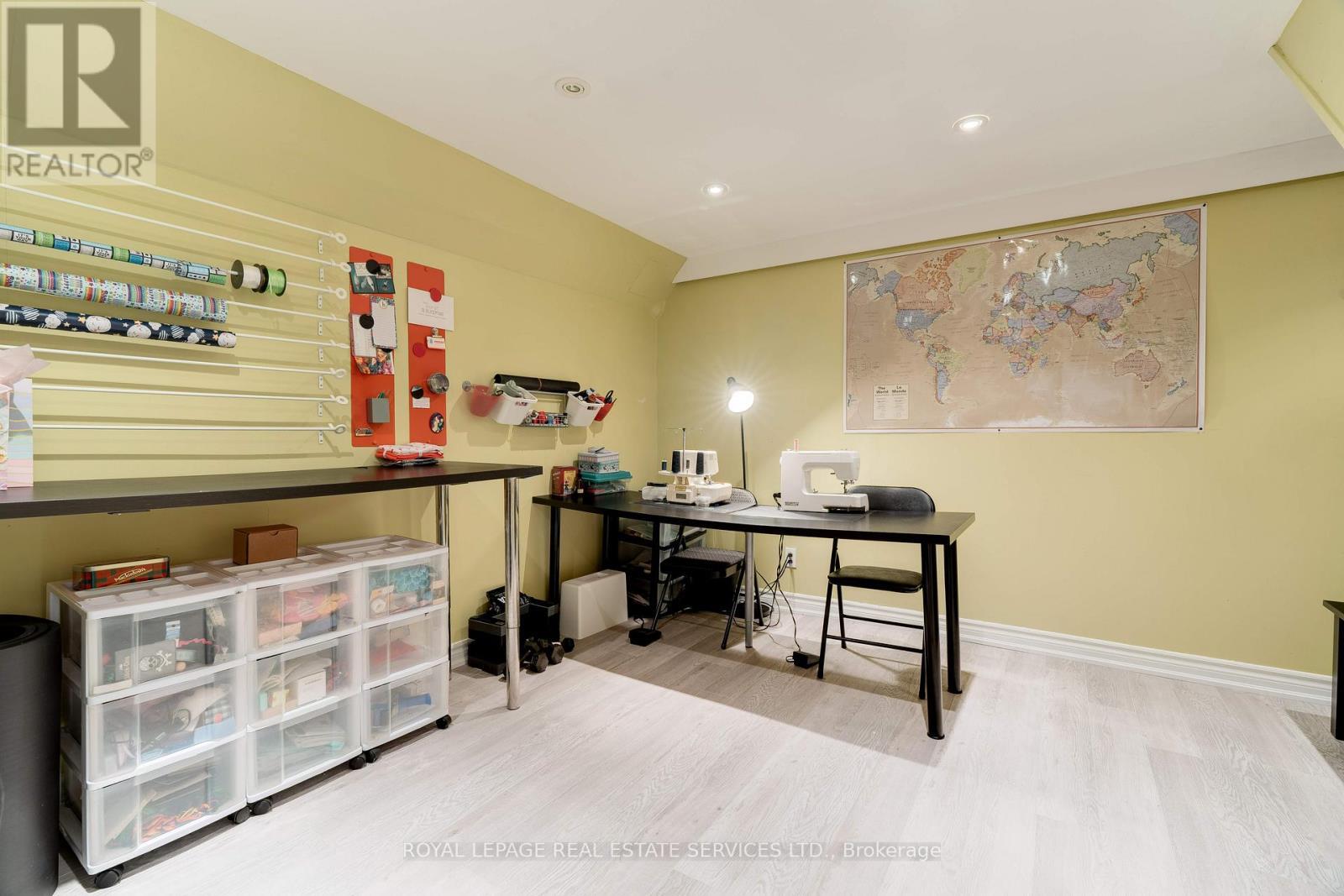 












3282 VICTORIA STREET

,
Oakville,




Ontario
L6L5R3

