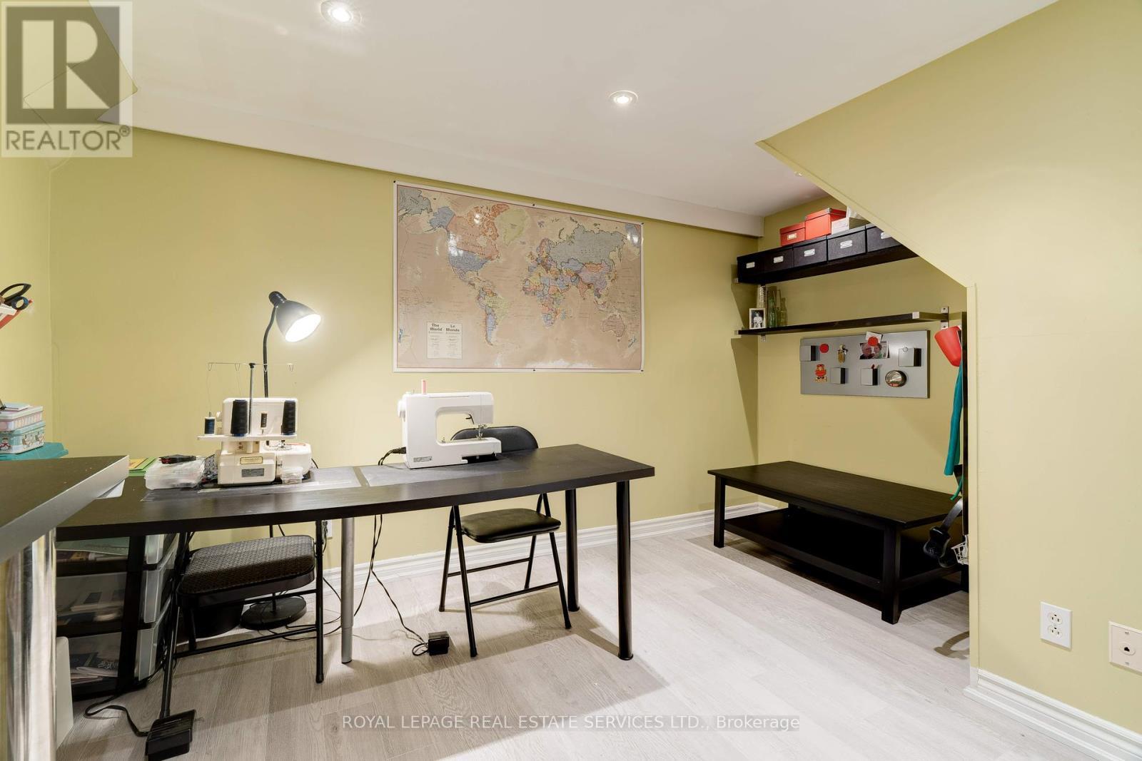 












3282 VICTORIA STREET

,
Oakville,




Ontario
L6L5R3

