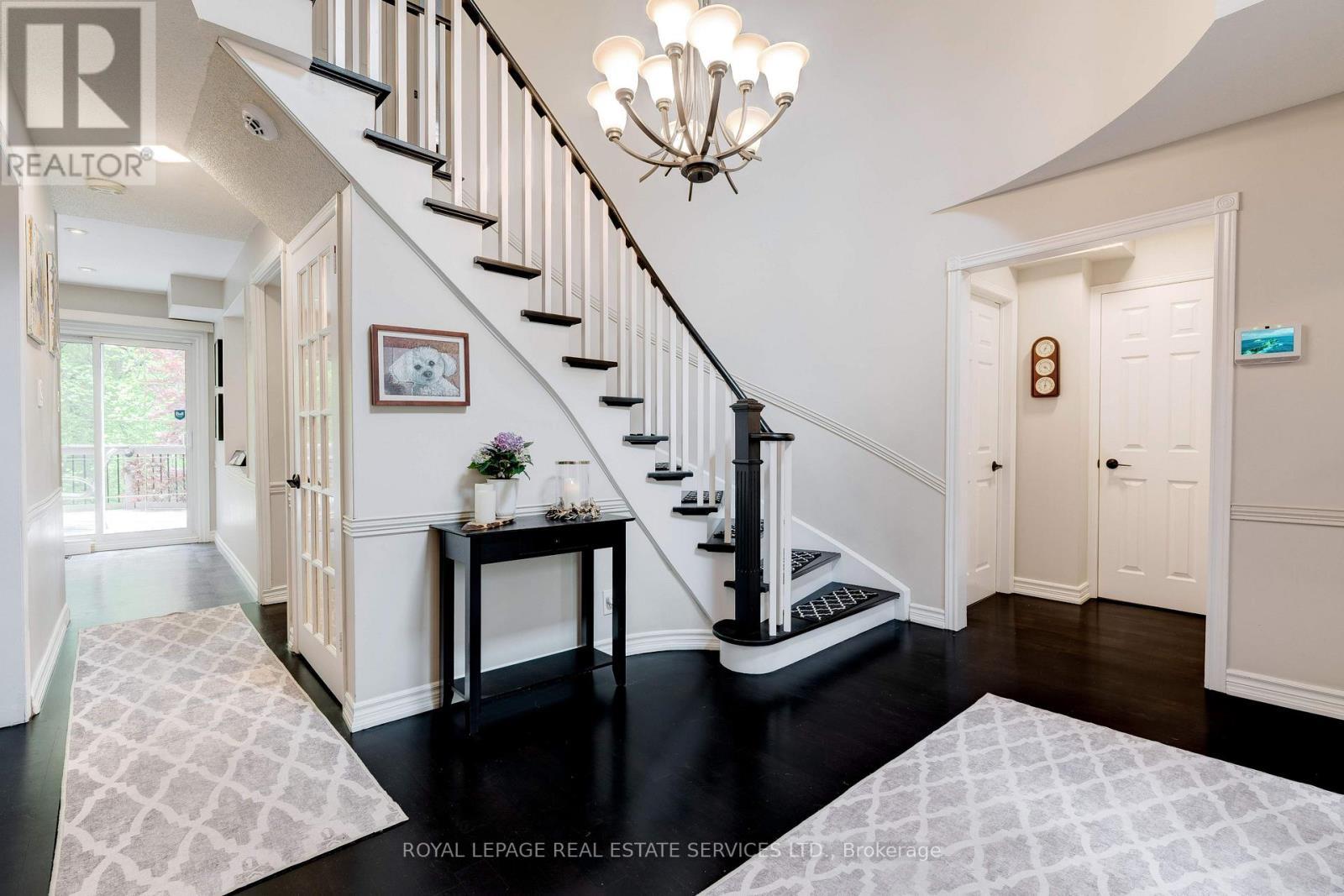 












3282 VICTORIA STREET

,
Oakville,




Ontario
L6L5R3

