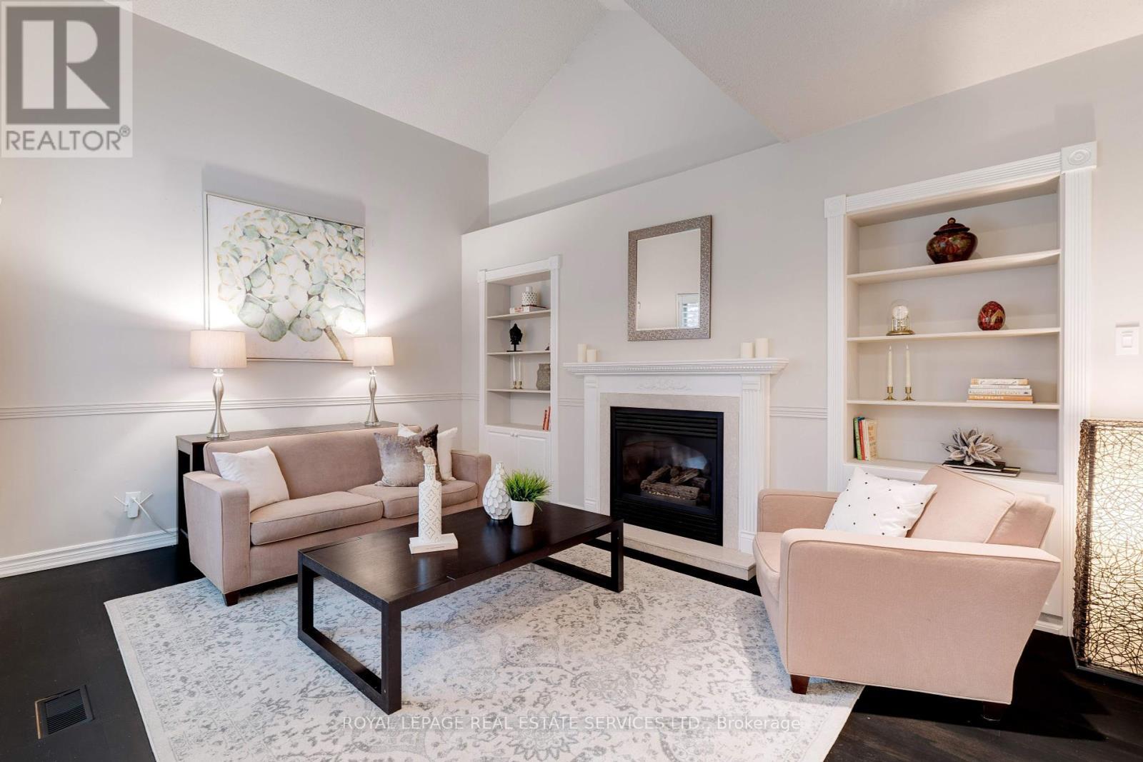 












3282 VICTORIA STREET

,
Oakville,




Ontario
L6L5R3

