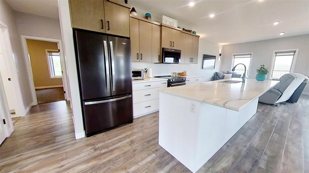 












65 Cooper Road N

,
Shoal Lake,




Manitoba
R0J1Z0

