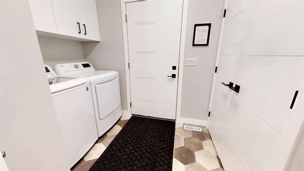 












65 Cooper Road N

,
Shoal Lake,




Manitoba
R0J1Z0

