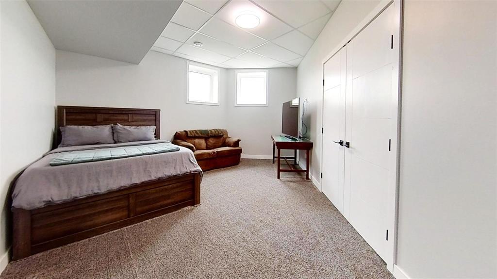 












65 Cooper Road N

,
Shoal Lake,




Manitoba
R0J1Z0

