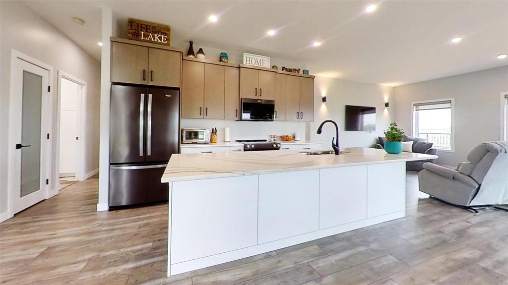 












65 Cooper Road N

,
Shoal Lake,




Manitoba
R0J1Z0


