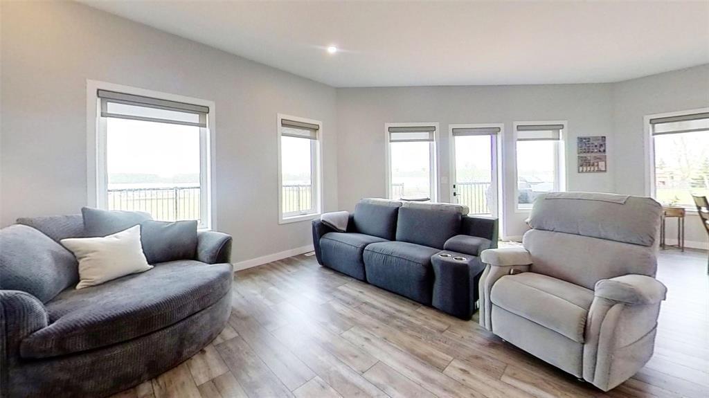 












65 Cooper Road N

,
Shoal Lake,




Manitoba
R0J1Z0

