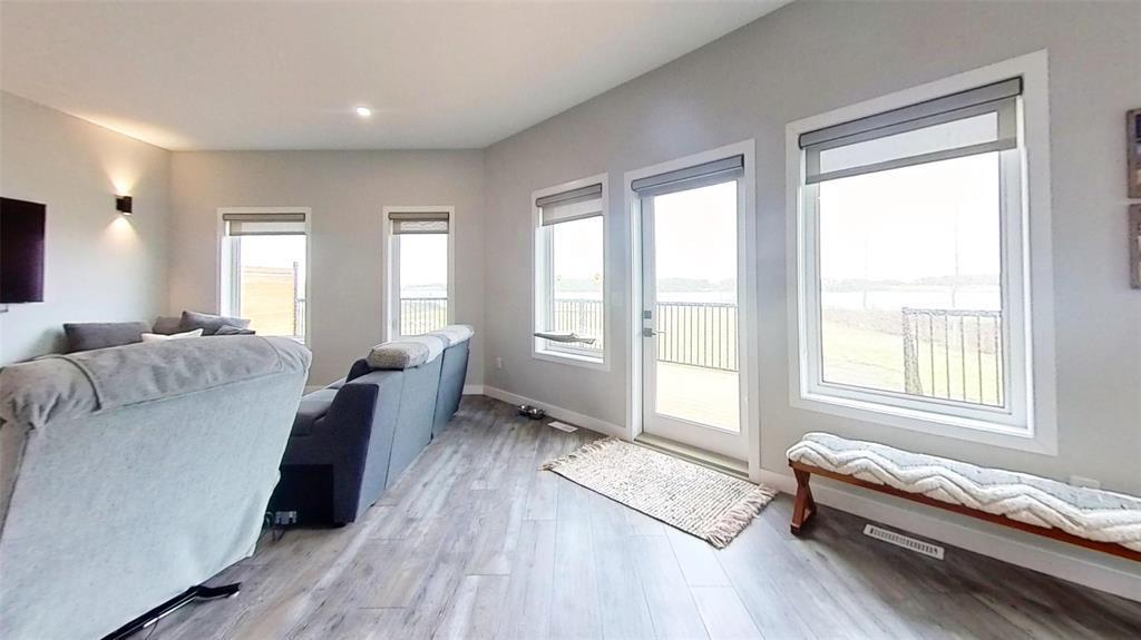 












65 Cooper Road N

,
Shoal Lake,




Manitoba
R0J1Z0

