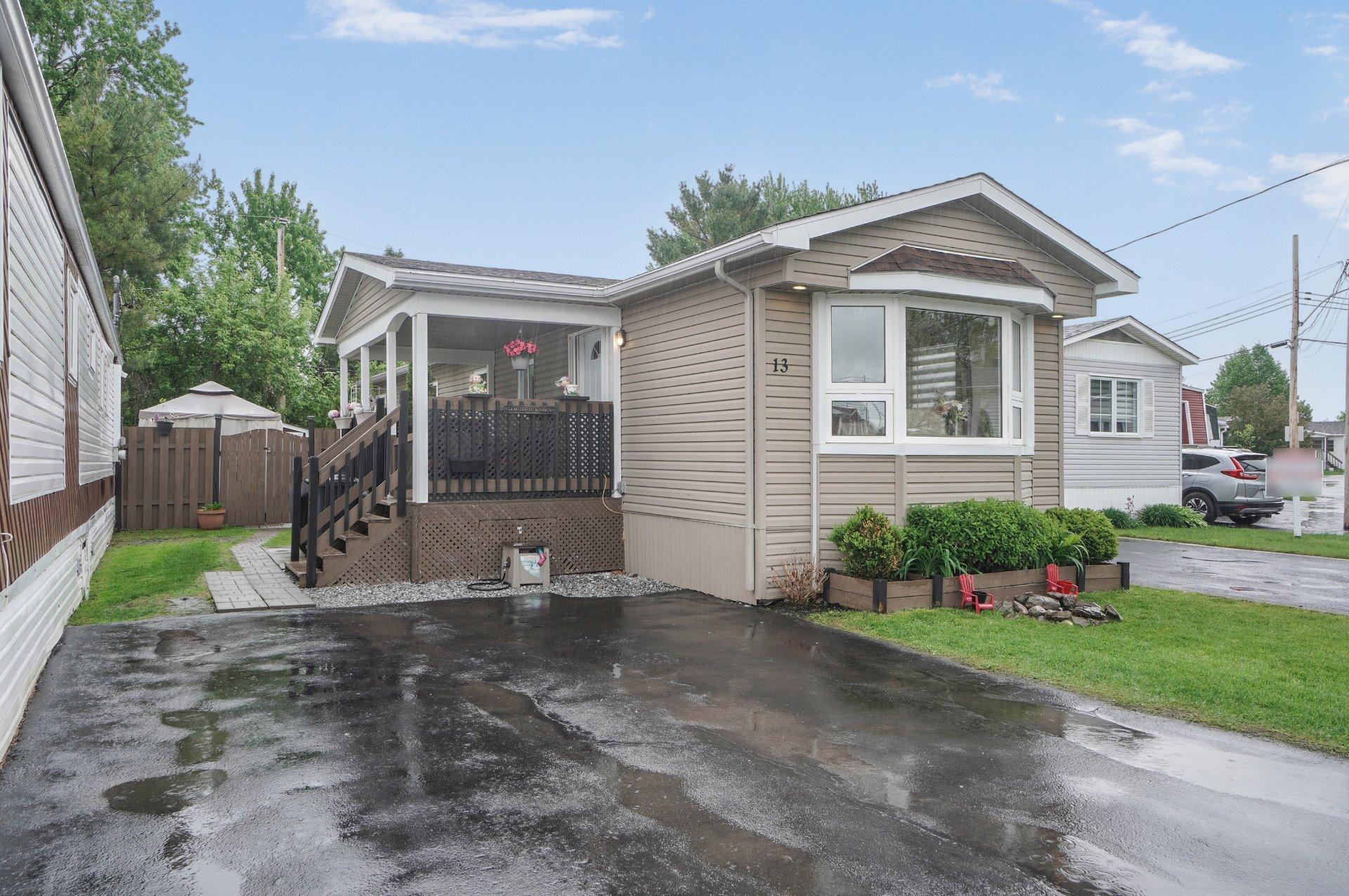 









16000


Rue Wilfrid-Boileau

, R13,
Montréal (L'Île-Bizard/Sainte-Geneviève),




QC
H9H1G6

