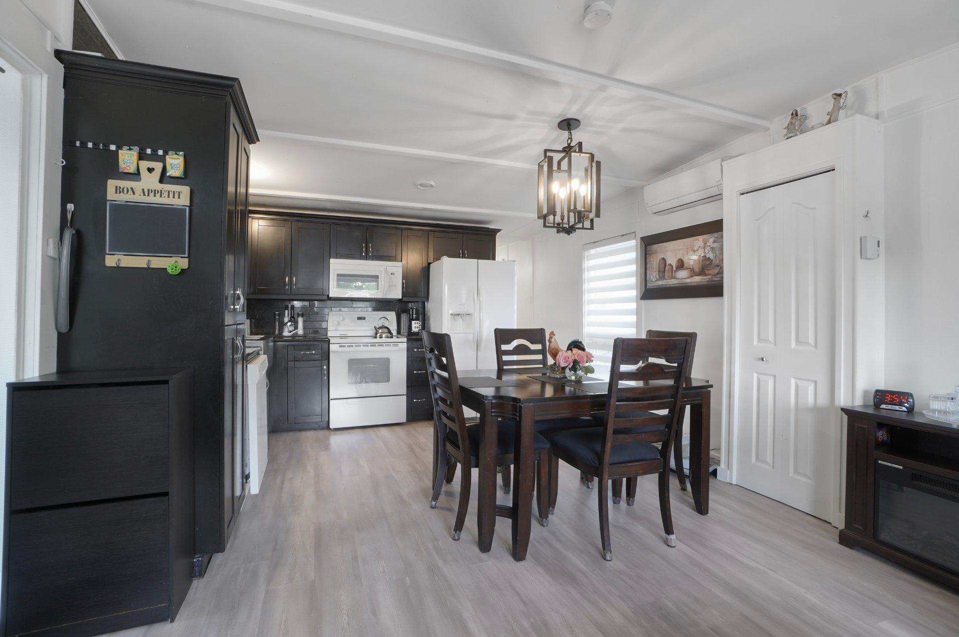 









16000


Rue Wilfrid-Boileau

, R13,
Montréal (L'Île-Bizard/Sainte-Geneviève),




QC
H9H1G6

