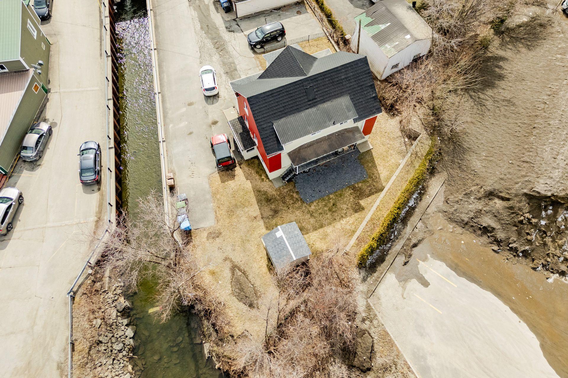 









49


Rue Chartier

,
Coaticook,




QC
J1A1K2

