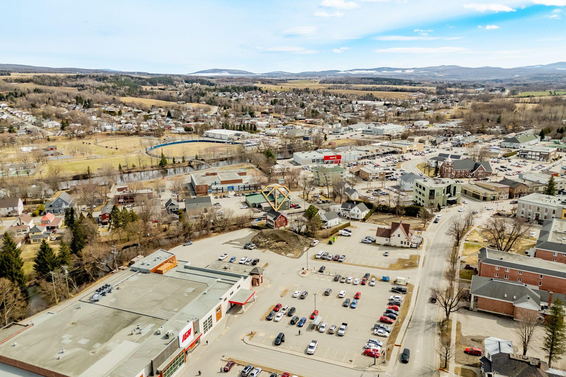 









49


Rue Chartier

,
Coaticook,




QC
J1A1K2

