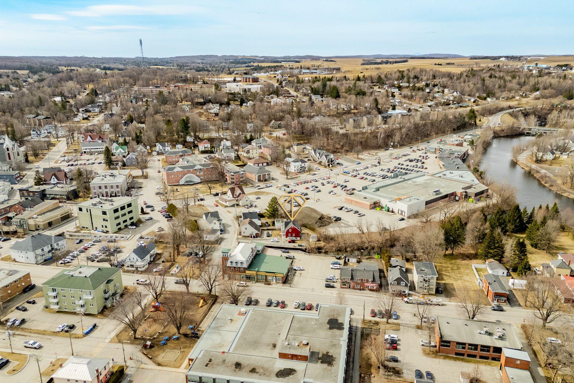 









49


Rue Chartier

,
Coaticook,




QC
J1A1K2

