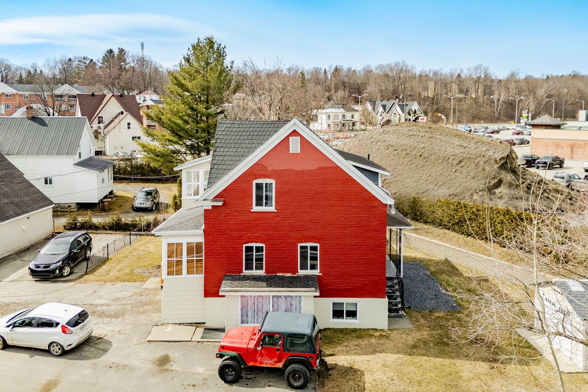 









49


Rue Chartier

,
Coaticook,




QC
J1A1K2

