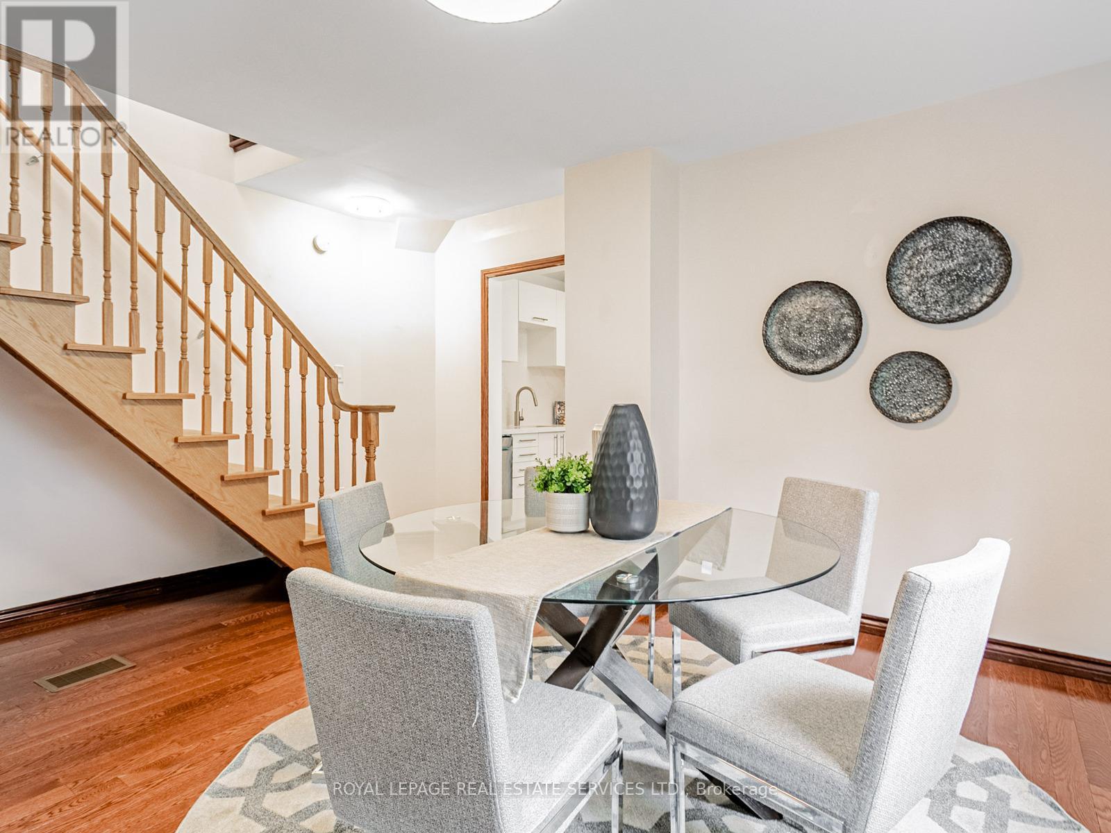 












50 FLORENCE CRESCENT

,
Toronto,




Ontario
M6N4E5

