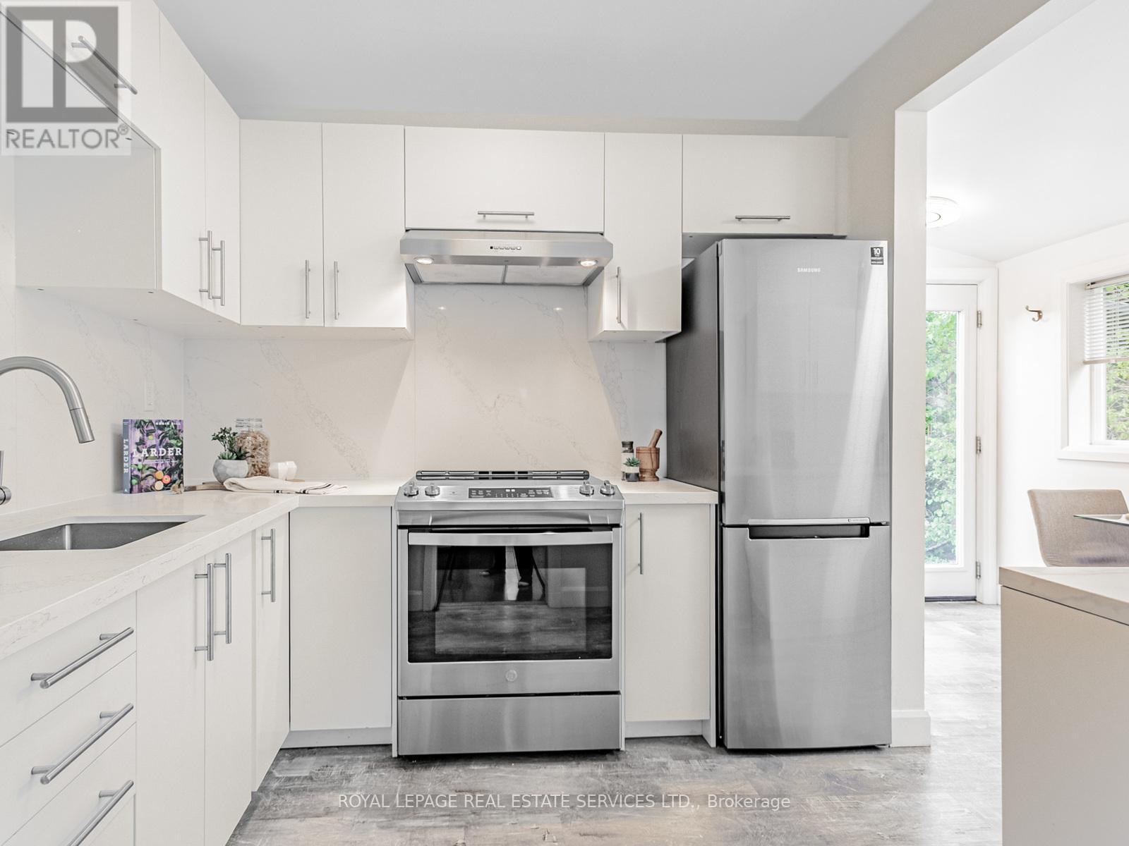 












50 FLORENCE CRESCENT

,
Toronto,




Ontario
M6N4E5

